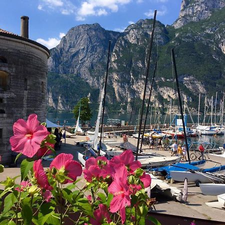 Le Peonie Apartment Riva del Garda Luaran gambar